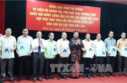 Phó Chủ tịch Quốc hội gặp mặt học viên lớp bồi dưỡng tiếng Việt cho cán bộ các tỉnh Bắc Lào